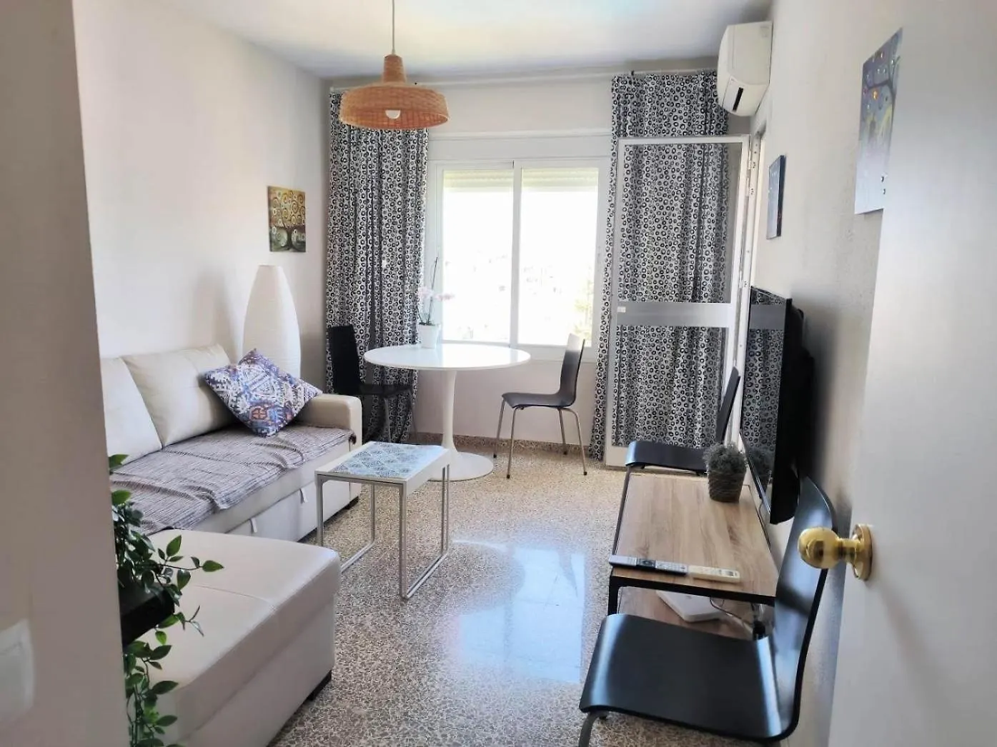 Luminoso Apartamento Playa Torrecilla. Con Piscina Nerja Apartment