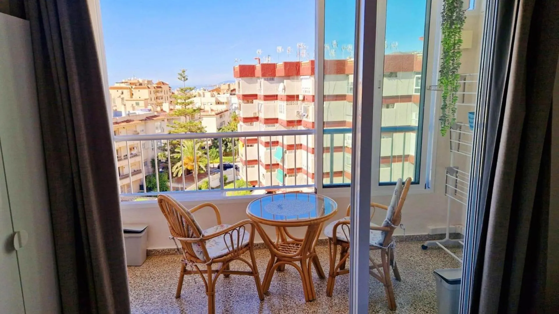 Luminoso Apartamento Playa Torrecilla. Con Piscina Nerja Spain